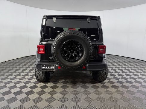 Used 2025 Jeep Wrangler Unlimited Sahara AWD/4WD image 9