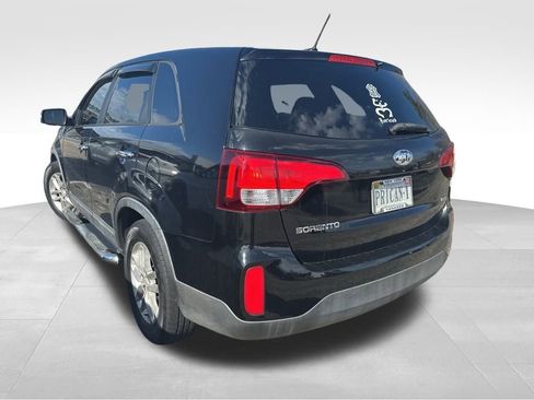 Used 2015 Kia Sorento LX image 3
