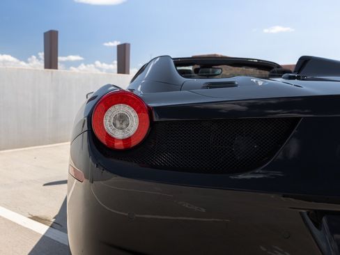 Used 2012 Ferrari 458 Spider RWD image 32