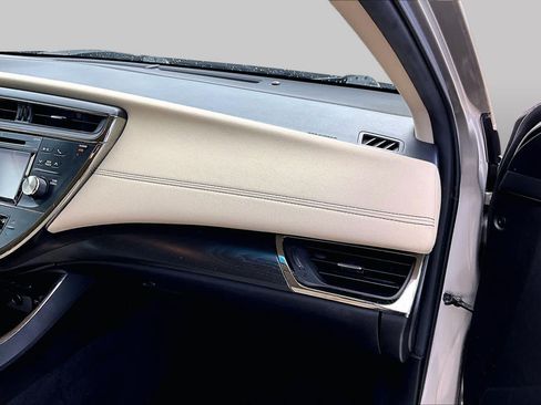 Used 2018 Toyota Avalon Limited FWD image 19