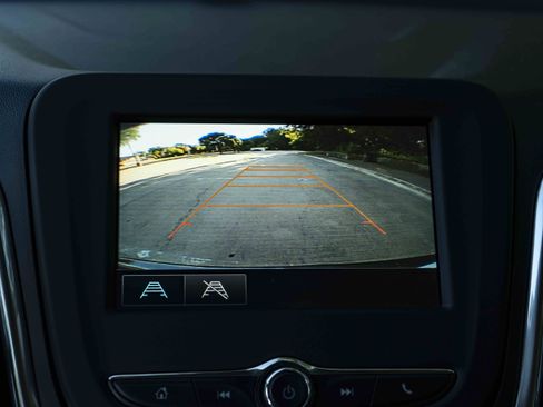 Used 2018 Chevrolet Equinox LT FWD image 31