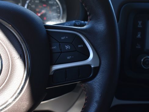 Used 2016 Jeep Renegade Latitude image 14