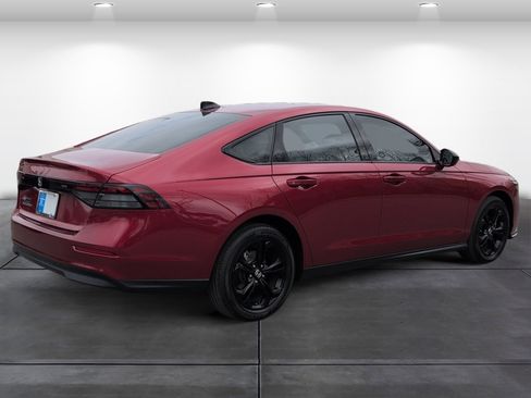 Certified 2025 Honda Accord SE image 7