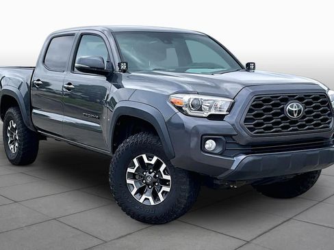 Used 2020 Toyota Tacoma TRD Off-Road AWD/4WD image 3