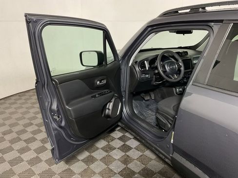 Used 2022 Jeep Renegade Latitude image 17