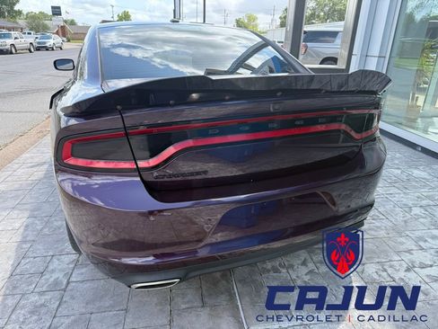 Used 2020 Dodge Charger SXT w/ Blacktop Package RWD image 3