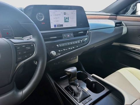 Used 2025 Lexus ES 350 w/ Premium Package FWD image 27