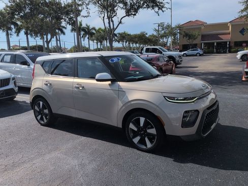 Used 2020 Kia Soul EX w/ Option Group 015 FWD image 1