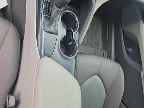 Used 2019 Toyota Camry LE FWD image 16