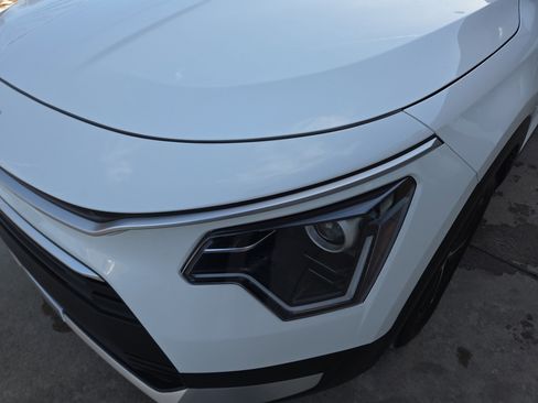 Used 2024 Kia Niro EX w/ EX Cold Weather Package image 10