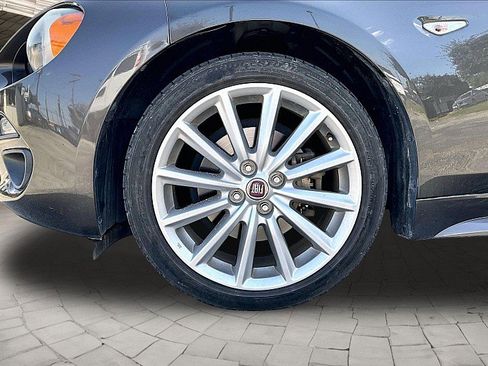 Used 2017 FIAT 124 Spider Lusso RWD image 7