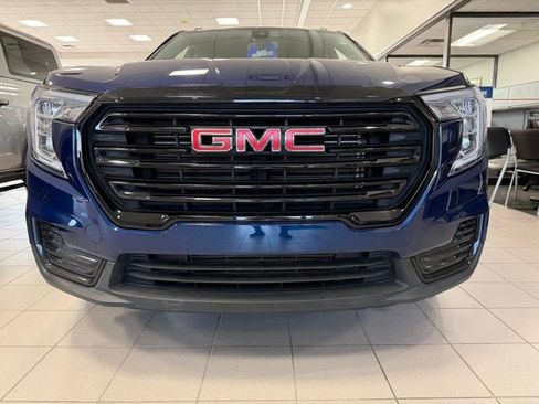 Used 2023 GMC Terrain SLE w/ Elevation Edition FWD image 3