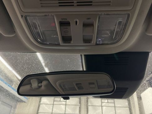 Used 2018 Honda Accord EX image 27