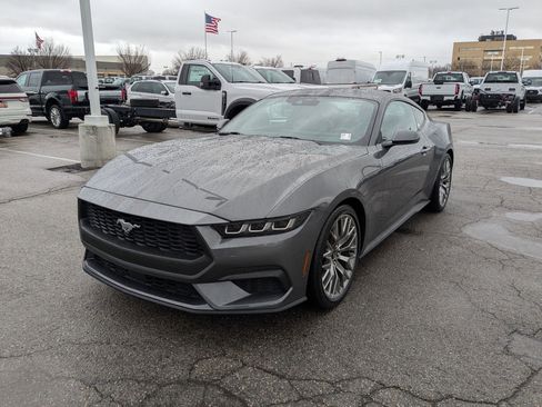 Used 2024 Ford Mustang Premium image 11
