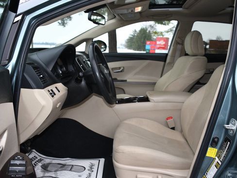 Used 2011 Toyota Venza AWD w/ Convenience Pkg image 11