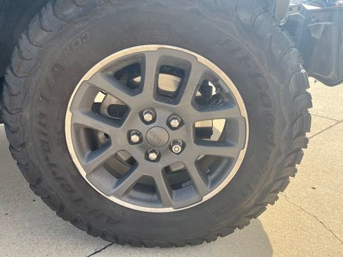 Used 2020 Jeep Gladiator Overland w/ Popular Equipment Package AWD/4WD image 8