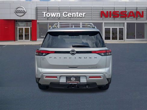 Certified 2025 Nissan Pathfinder Platinum w/ Cargo Package FWD image 6