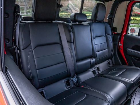 Used 2020 Jeep Gladiator Overland image 20