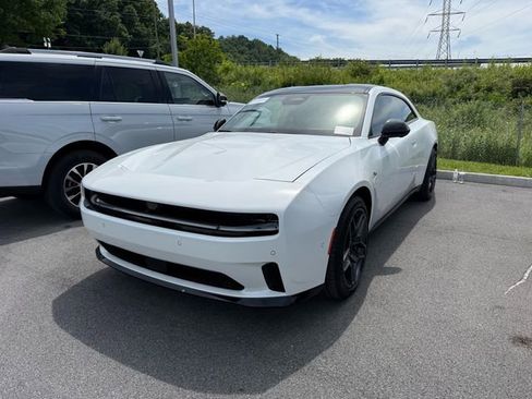 Used 2024 Dodge Charger Daytona R/T w/ Plus Group AWD/4WD image 3