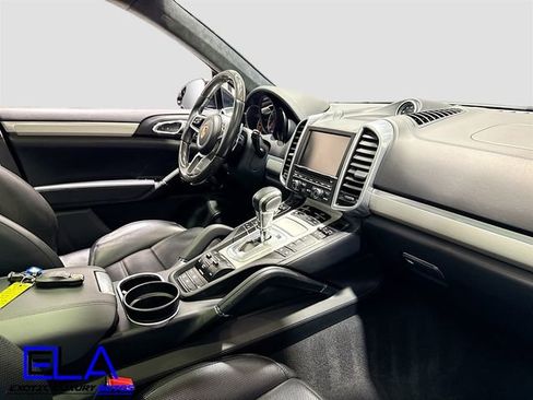 Used 2016 Porsche Cayenne Turbo image 39