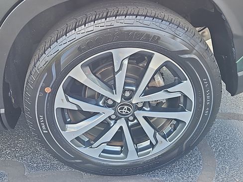 Used 2023 Toyota Corolla Cross XLE image 26