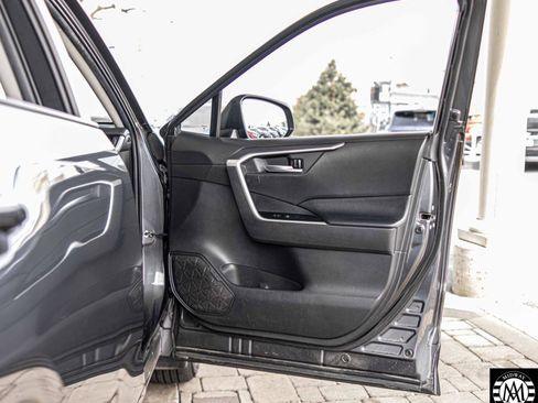 Used 2020 Toyota RAV4 XLE image 35