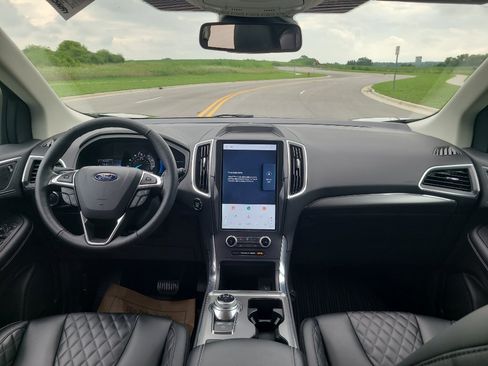 Used 2024 Ford Edge Titanium AWD/4WD image 20