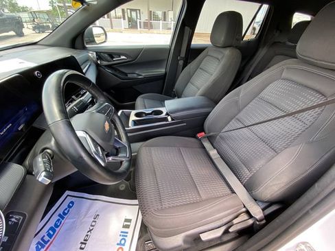 Used 2025 Chevrolet Equinox LT w/ Safety and Technology Package FWD image 12
