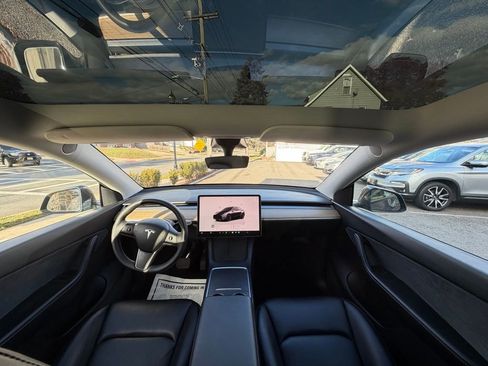 Used 2022 Tesla Model Y Long Range image 13
