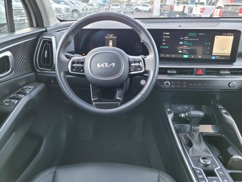 Used 2024 Kia Sorento S image 15