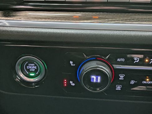 Used 2023 Chevrolet Silverado 1500 LT image 7