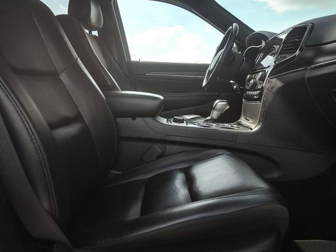 Used 2019 Jeep Grand Cherokee Limited image 29