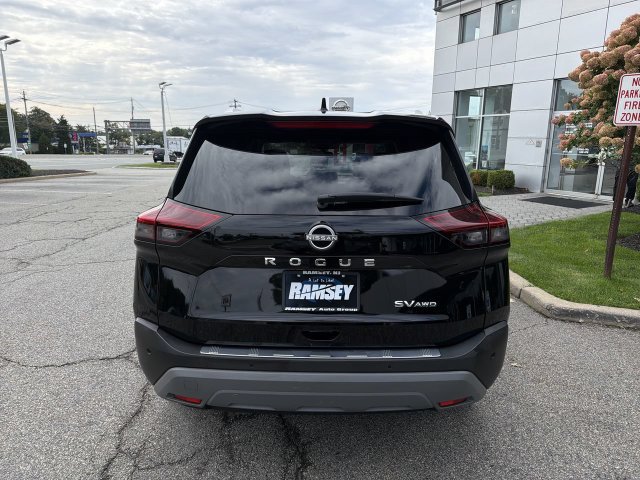 Certified 2023 Nissan Rogue SV w/ SV Premium B Package AWD/4WD image 7
