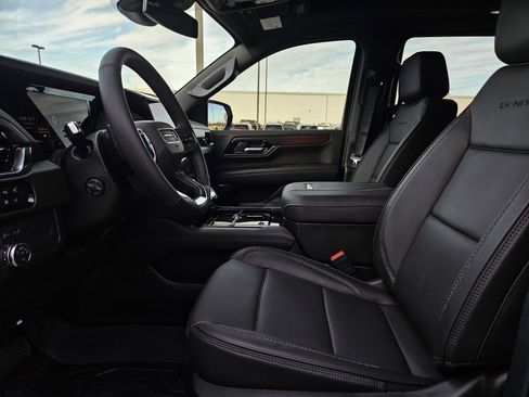 New 2026 GMC Yukon Denali w/ Sun & Power Step Package image 6
