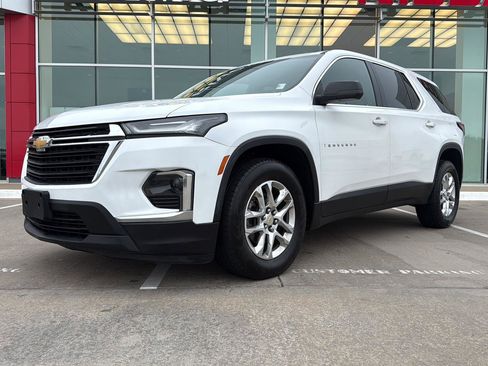 Used 2023 Chevrolet Traverse LS AWD/4WD image 2