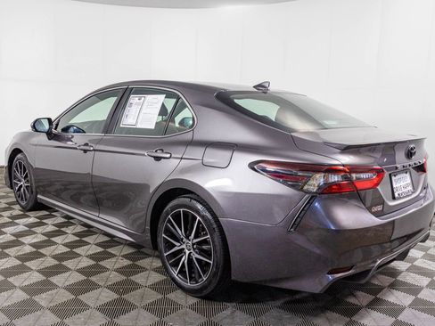 Used 2022 Toyota Camry SE w/ Cold Weather Package FWD image 17