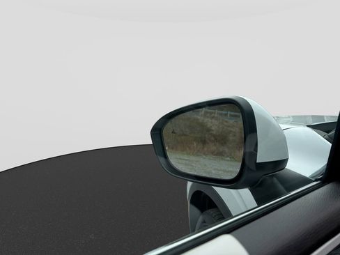 Used 2025 Mitsubishi Outlander SE image 12