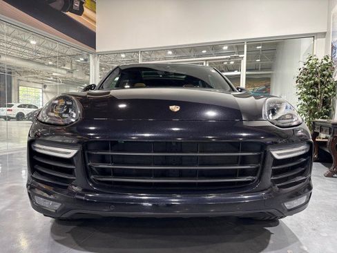 Used 2015 Porsche Cayenne Turbo image 29
