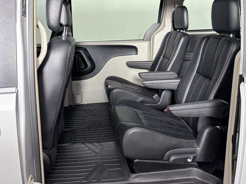 Used 2012 Chrysler Town & Country Touring w/ Entertainment Group #1 FWD image 24