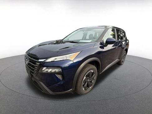 Used 2025 Nissan Rogue SV AWD/4WD image 3