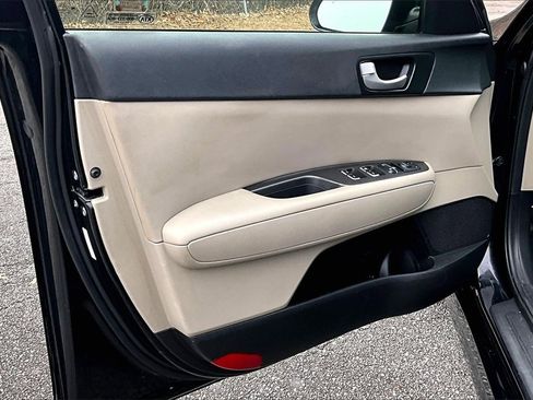 Used 2018 Kia Optima LX w/ 17" Alloy Wheels Package image 18