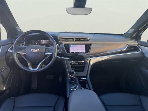 Certified 2025 Cadillac XT6 Premium Luxury w/ Platinum Package image 19
