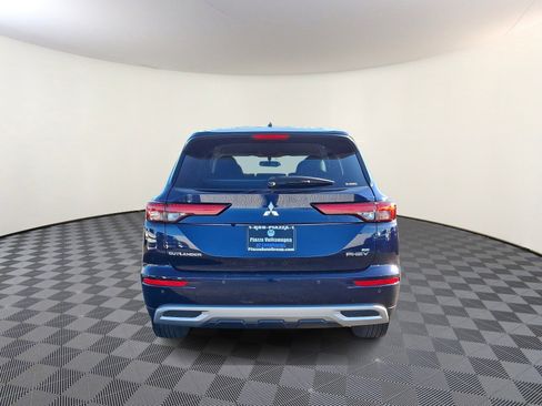 Used 2023 Mitsubishi Outlander SE image 6