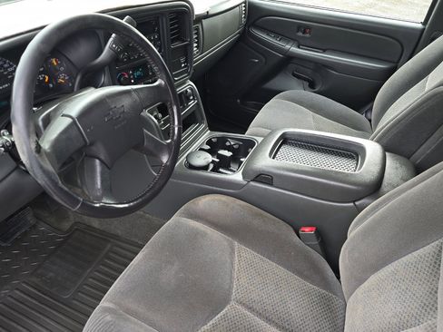 Used 2006 Chevrolet Silverado 2500 LT w/ Heavy-Duty Power Package image 9