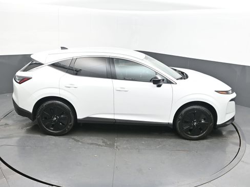 Certified 2025 Nissan Murano SV image 37