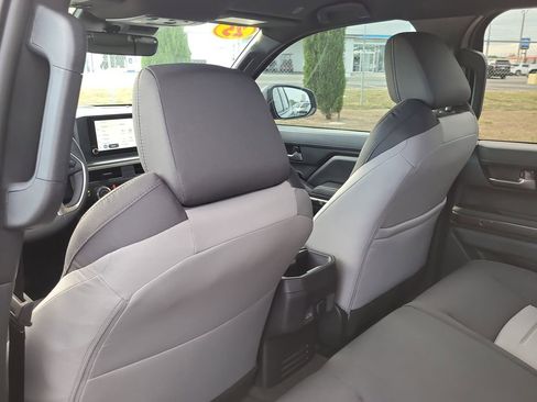 Used 2025 Toyota Tacoma TRD Off-Road image 9