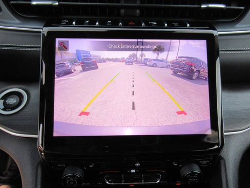 Used 2023 Jeep Grand Cherokee L Limited w/ Luxury Tech Group II RWD image 30