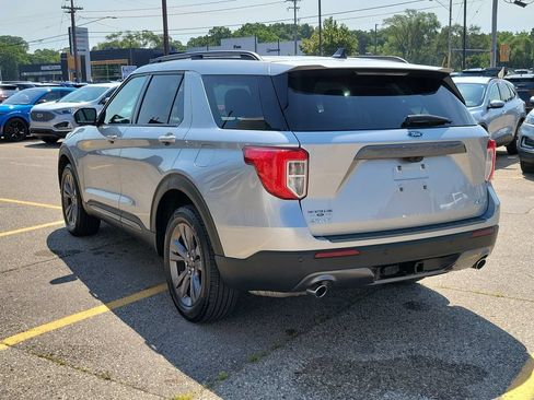 Used 2023 Ford Explorer XLT w/ Equipment Group 202A AWD/4WD image 3