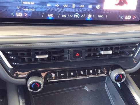 Used 2025 Chevrolet Suburban LS RWD image 21