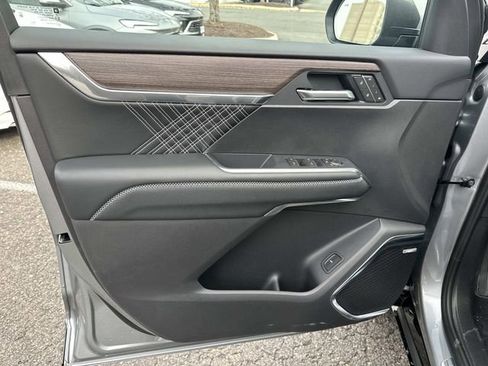 New 2026 GMC Acadia Denali w/ Super Cruise Package FWD image 8